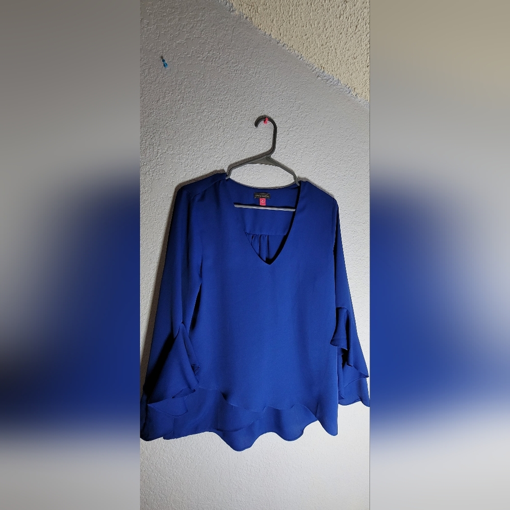 Vince Camuto Women's Blue V-Neck Top